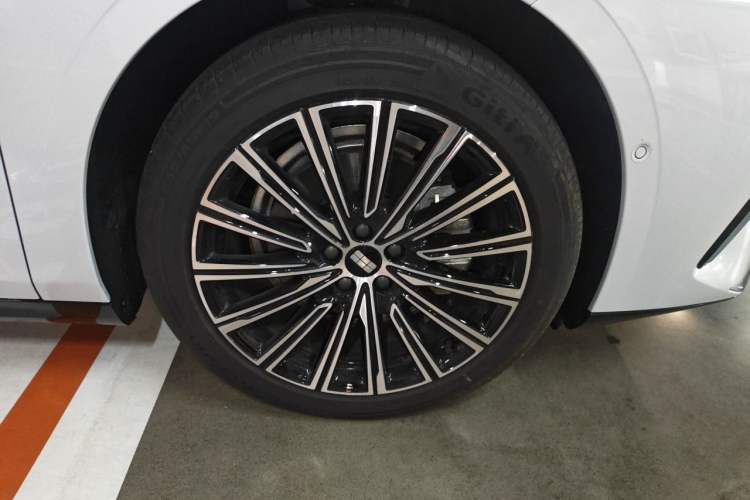 Used Geely Galaxy 8 2025 130km EM-i Flagship Edition Right Front Wheel Hub