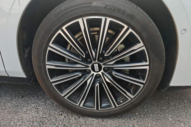Used Geely Galaxy 8 2025 130km EM-i Flagship Edition Right Front Wheel Hub