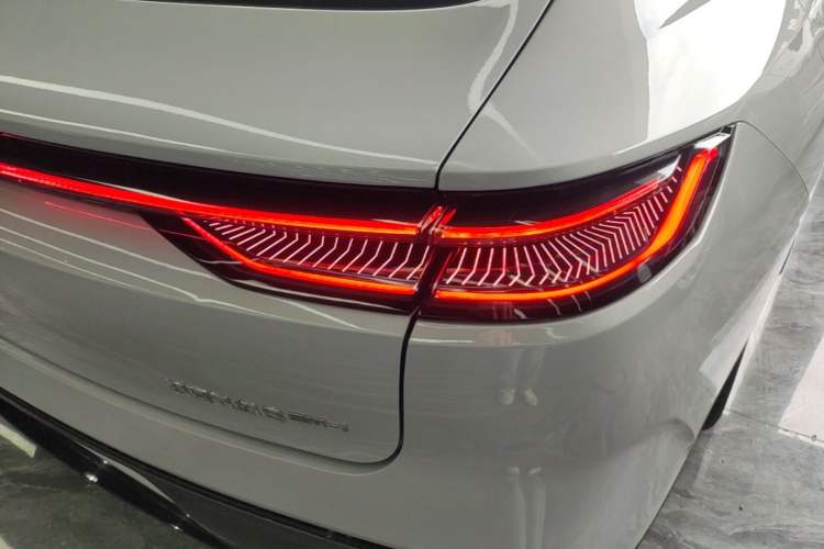 Used Geely Galaxy 8 2025 130km EM-i Deluxe Edition Right Rear Taillight