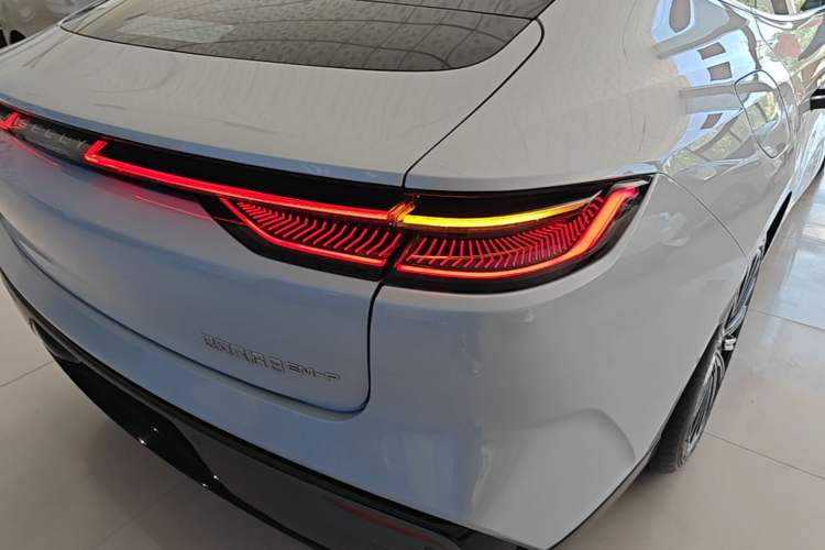 Used Geely Galaxy 8 2025 130km EM-P Starship Edition Right Rear Taillight