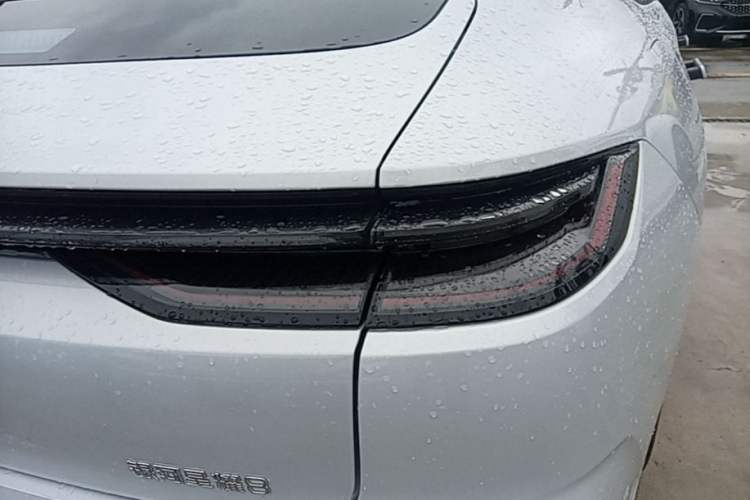 Used Geely Galaxy 8 2025 130km EM-i Flagship Edition Right Rear Taillight