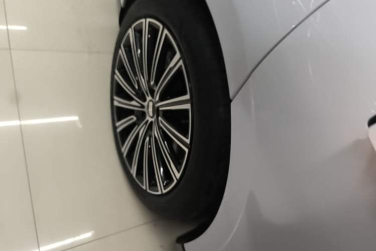 Used Geely Galaxy 8 2025 130km EM-P Starship Edition Right Rear Wheel Hub