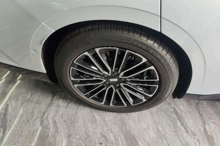 Used Geely Galaxy 8 2025 130km EM-i Deluxe Edition Right Rear Wheel Hub