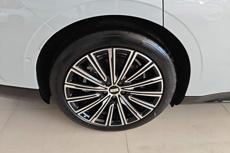 Used Geely Galaxy 8 2025 130km EM-P Starship Edition Right Rear Wheel Hub