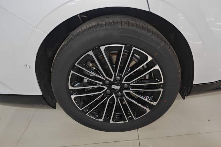 Used Geely Galaxy 8 2025 60km EM-i Luxury Edition Right Rear Wheel Hub