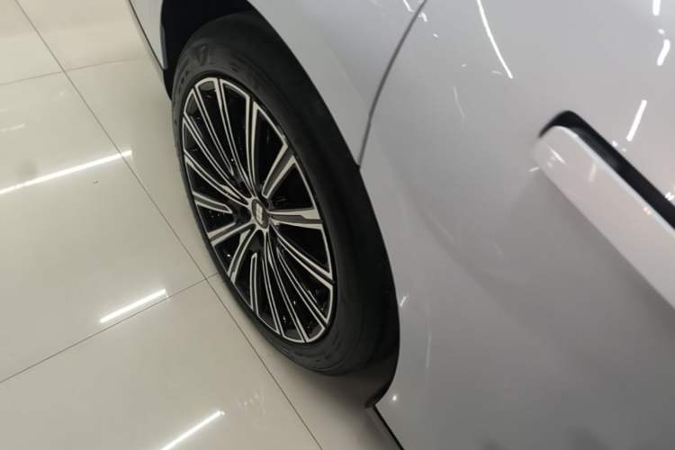 Used Geely Galaxy 8 2025 130km EM-P Starship Edition Right Rear Wheel Hub