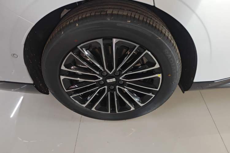 Used Geely Galaxy 8 2025 60km EM-i Luxury Edition Right Rear Wheel Hub