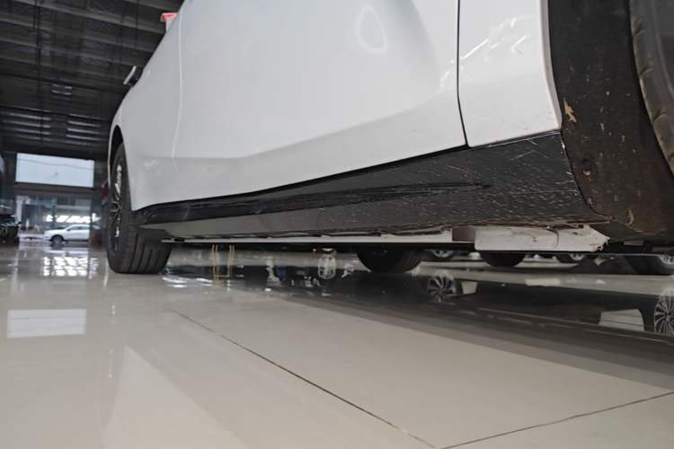 Used Geely Galaxy 8 2025 60km EM-i Luxury Edition Right Side Sill