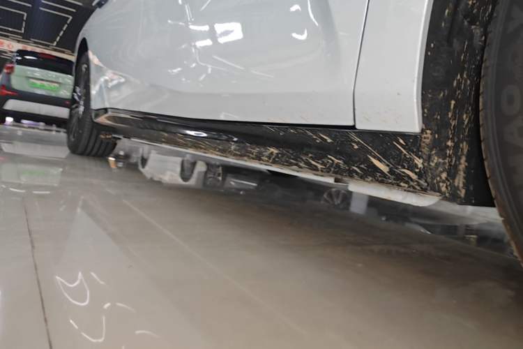 Used Geely Galaxy 8 2025 60km EM-i Luxury Edition Right Side Sill