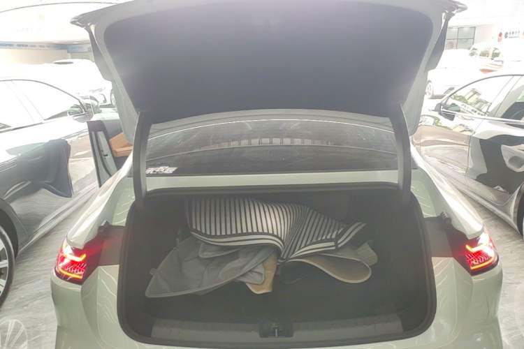 Used Geely Galaxy 8 2025 130km EM-i Deluxe Edition Trunk