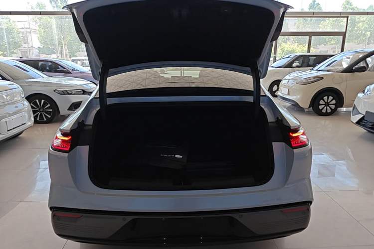 Used Geely Galaxy 8 2025 130km EM-P Starship Edition Trunk