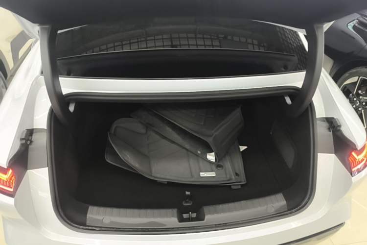 Used Geely Galaxy 8 2025 130km EM-P Starship Edition Trunk