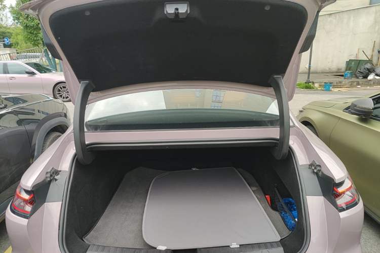 Used Geely Galaxy 8 2025 60km EM-i Luxury Edition Trunk