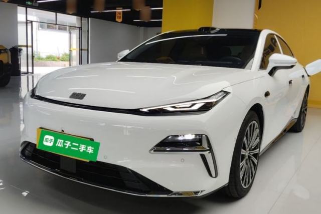 Ojetý Geely Galaxy 8 2025 130km EM-P Starship Edition