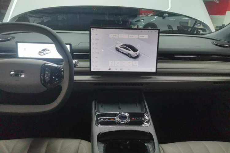 Used Geely Galaxy 8 2025 130km EM-i Deluxe Edition Audio And AC Panel