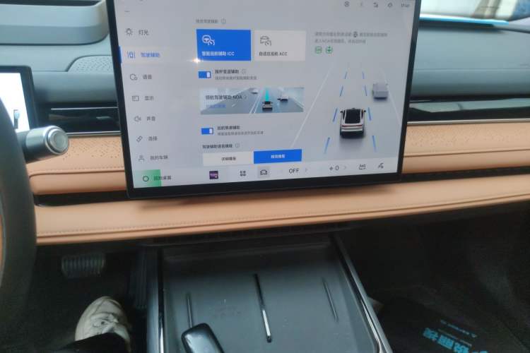 Used Geely Galaxy 8 2025 130km EM-i Flagship Edition Audio And AC Panel