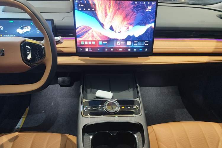 Used Geely Galaxy 8 2025 130km EM-P Starship Edition Audio And AC Panel