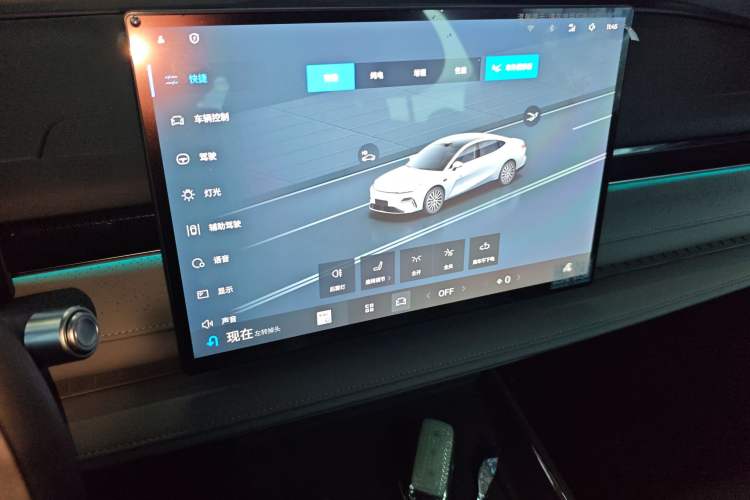 Used Geely Galaxy 8 2025 130km EM-i Deluxe Edition Audio And AC Panel
