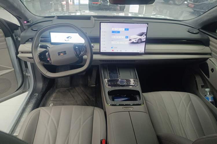Used Geely Galaxy 8 2025 130km EM-i Flagship Edition Center Console