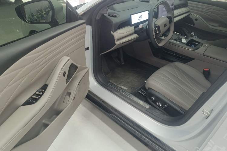 Used Geely Galaxy 8 2025 130km EM-i Flagship Edition Driver Seat