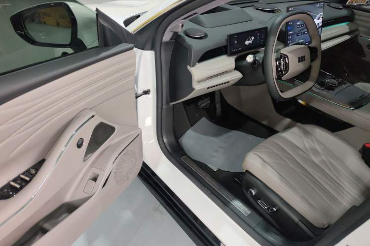 Used Geely Galaxy 8 2025 130km EM-P Starship Edition Driver Seat