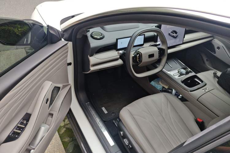 Used Geely Galaxy 8 2025 130km EM-i Flagship Edition Driver Seat