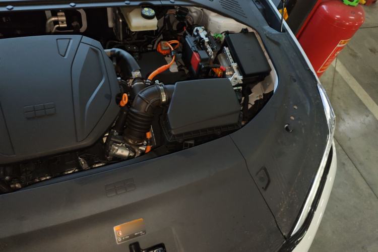 Used Geely Galaxy 8 2025 130km EM-i Deluxe Edition Engine Bay Left