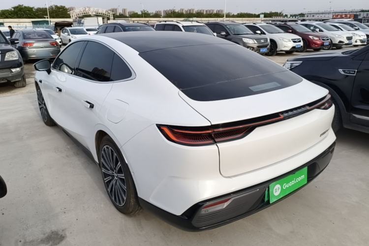 Used Geely Galaxy 8 2025 130km EM-i Flagship Edition Exterior 2