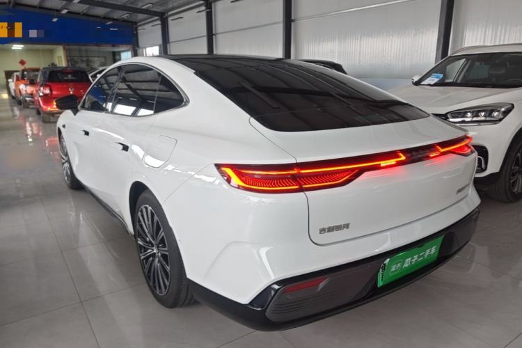 Used Geely Galaxy 8 2025 130km EM-P Starship Edition Exterior 2