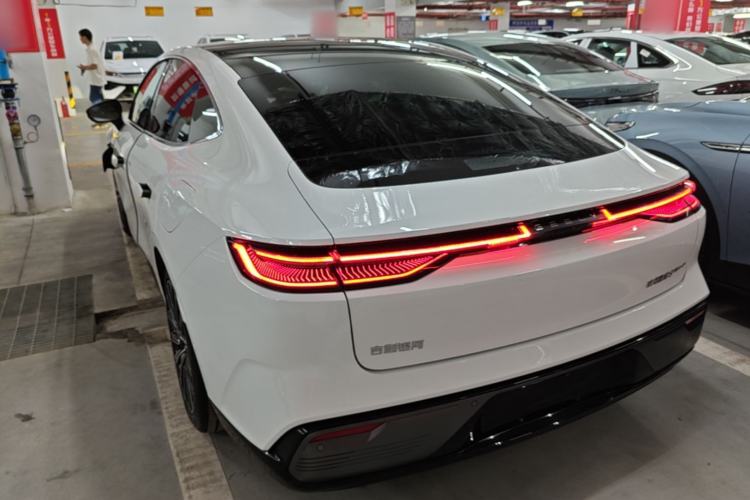 Used Geely Galaxy 8 2025 130km EM-P Starship Edition Exterior 2