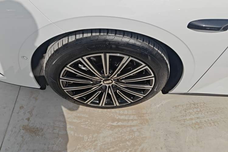 Used Geely Galaxy 8 2025 130km EM-P Starship Edition Exterior 4