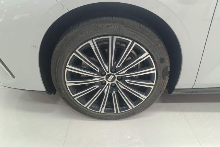 Used Geely Galaxy 8 2025 130km EM-i Flagship Edition Exterior 4