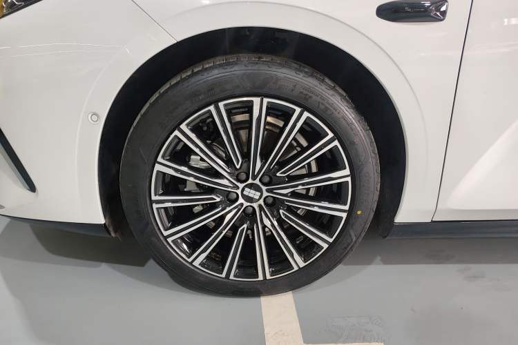 Used Geely Galaxy 8 2025 130km EM-P Starship Edition Exterior 4