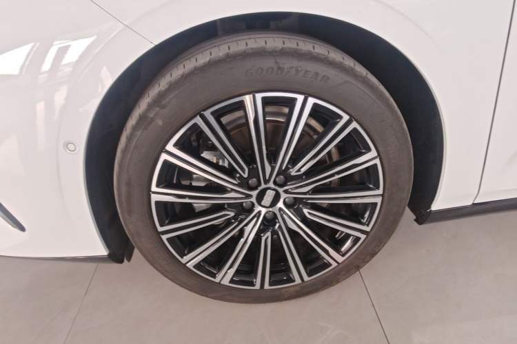 Used Geely Galaxy 8 2025 130km EM-P Starship Edition Exterior 4