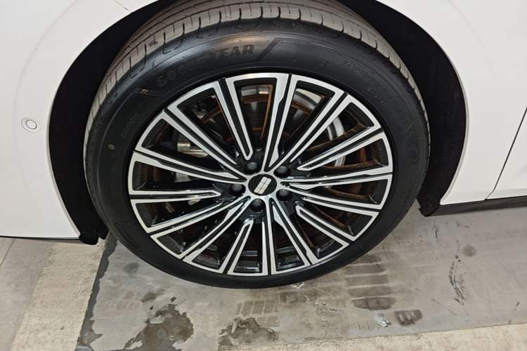 Used Geely Galaxy 8 2025 130km EM-P Starship Edition Exterior 4