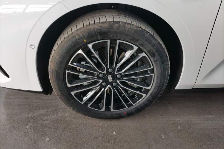 Used Geely Galaxy 8 2025 130km EM-i Prestige Edition Exterior 4