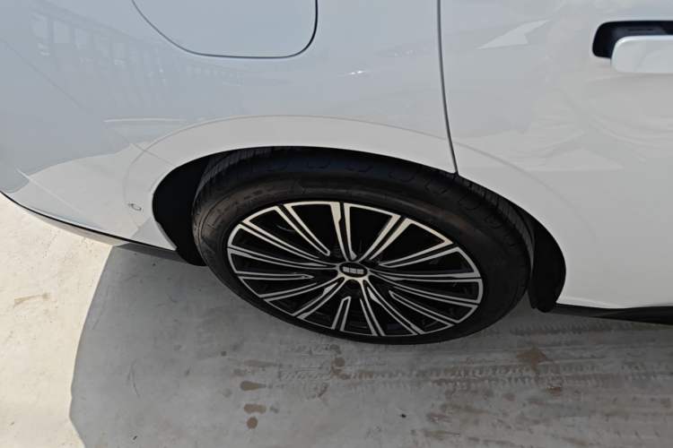 Used Geely Galaxy 8 2025 130km EM-P Starship Edition Exterior 5