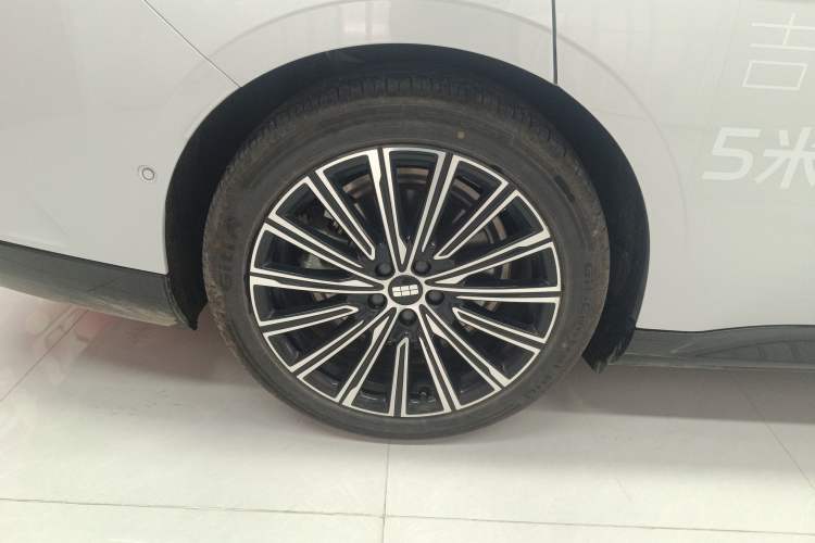 Used Geely Galaxy 8 2025 130km EM-i Flagship Edition Exterior 5