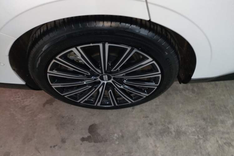 Used Geely Galaxy 8 2025 130km EM-i Flagship Edition Exterior 5