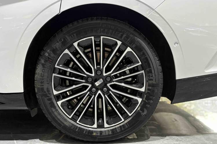 Used Geely Galaxy 8 2025 130km EM-i Deluxe Edition Exterior 5