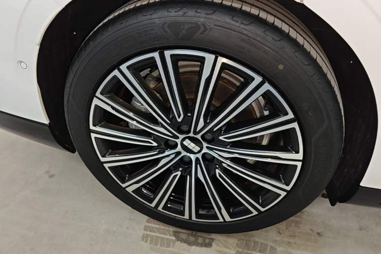 Used Geely Galaxy 8 2025 130km EM-P Starship Edition Exterior 5