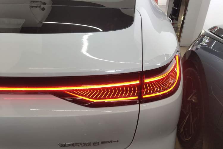 Used Geely Galaxy 8 2025 130km EM-i Deluxe Edition Exterior 6