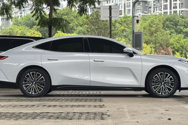 Used Geely Galaxy 8 2025 130km EM-i Deluxe Edition Exterior 7