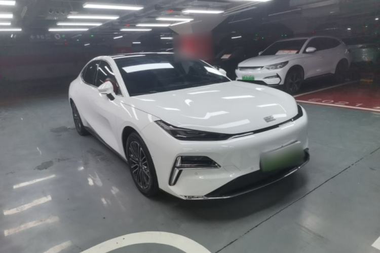 Used Geely Galaxy 8 2025 130km EM-i Deluxe Edition Front Right 45 Deg