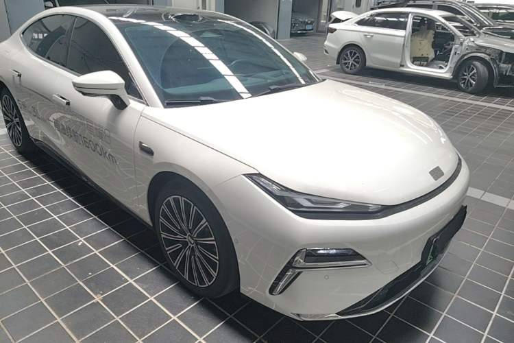 Used Geely Galaxy 8 2025 130km EM-P Starship Edition Front Right 45 Deg
