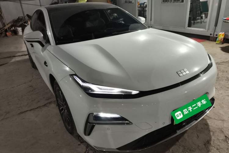 Used Geely Galaxy 8 2025 130km EM-i Prestige Edition Front Right 45 Deg