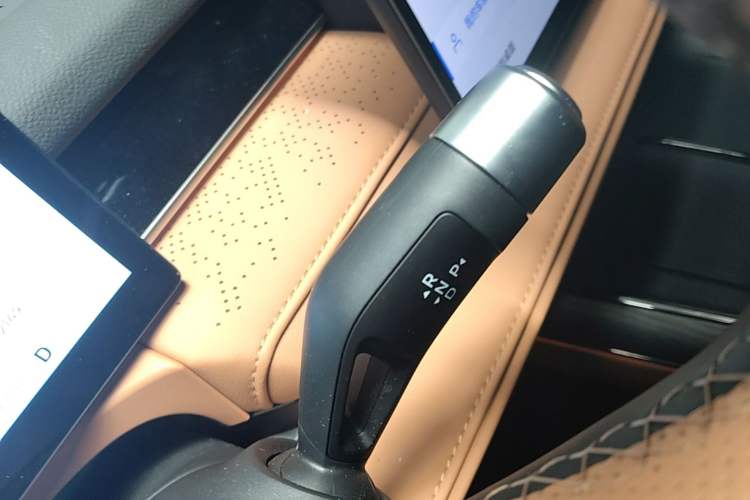 Used Geely Galaxy 8 2025 130km EM-P Starship Edition Gear Lever