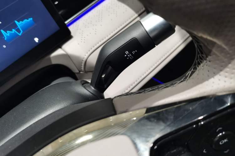 Used Geely Galaxy 8 2025 130km EM-i Deluxe Edition Gear Lever