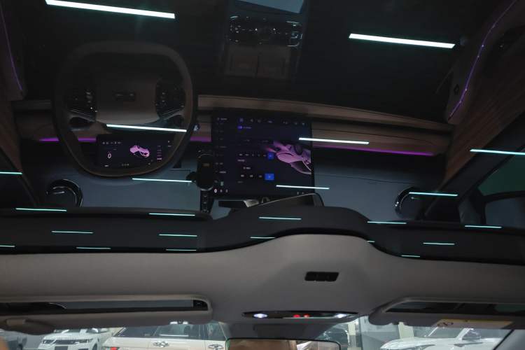 Used Geely Galaxy 8 2025 130km EM-i Deluxe Edition Headliner