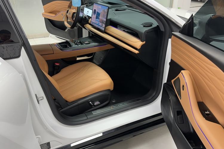Used Geely Galaxy 8 2025 130km EM-P Starship Edition Interior 1